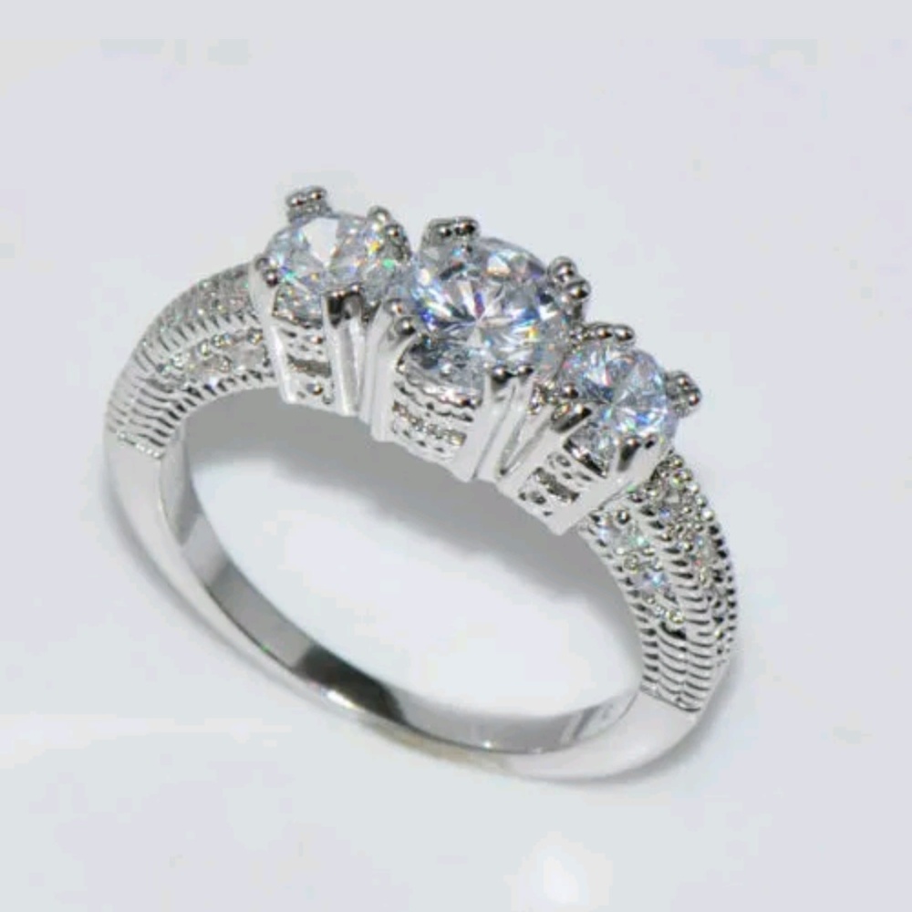 925 White Sapphire Ring SZ 7, Sz8
